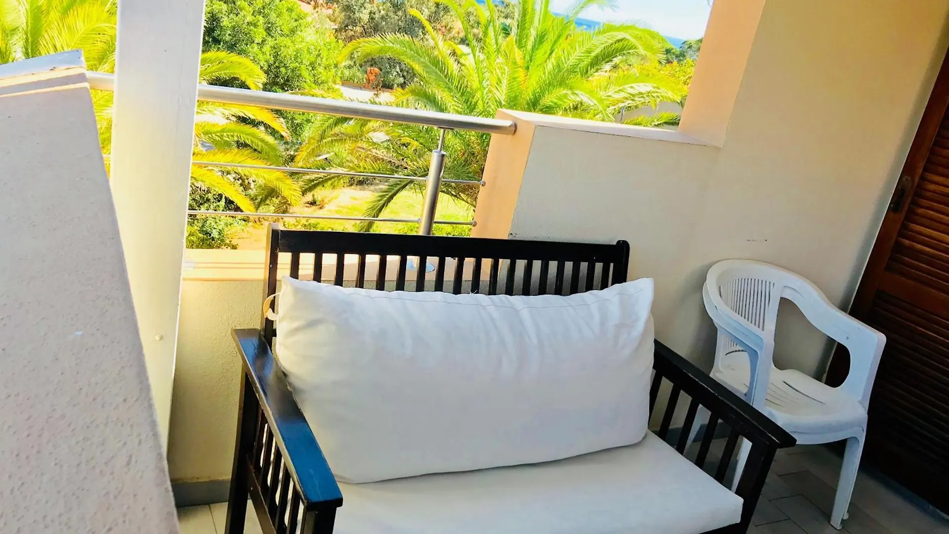 Willa Casa Laura Costa Rei 0*,